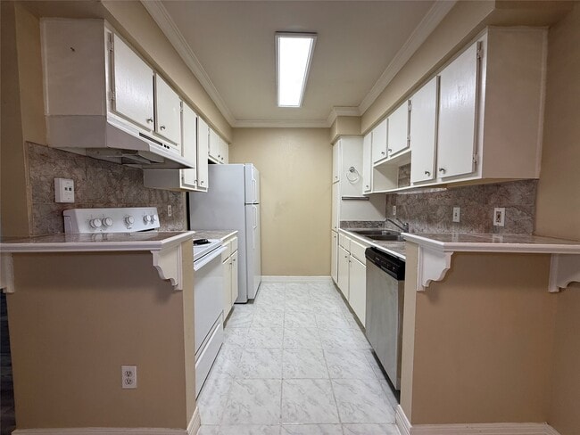 Building Photo - 2250 Bering Dr Unit 39
