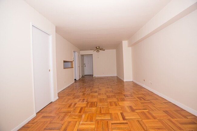 Building Photo - 525 W 235th St