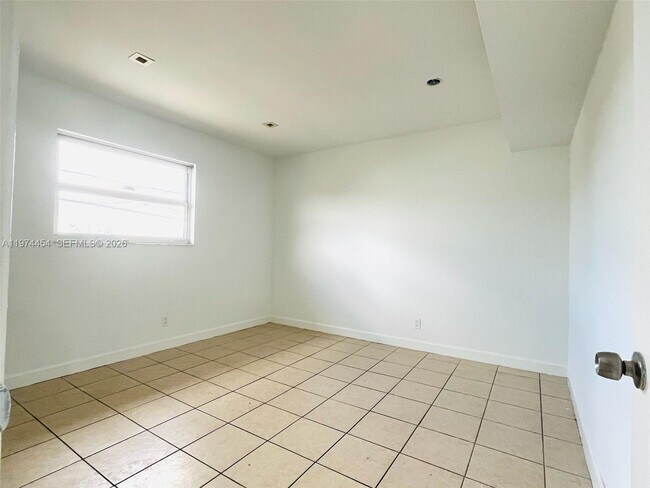 Photo - 608 SW 16th Ave Unidad A