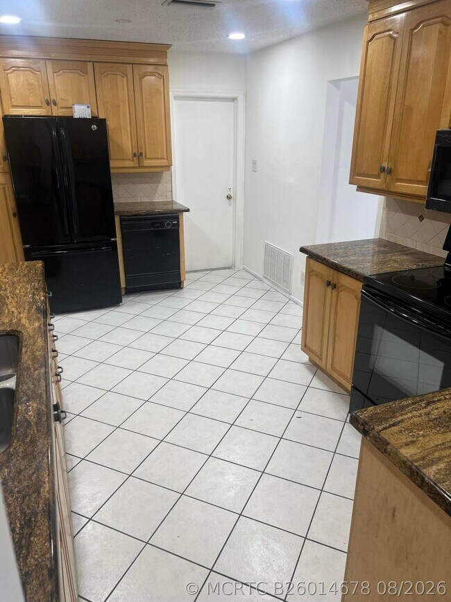 6717 NW 59th St