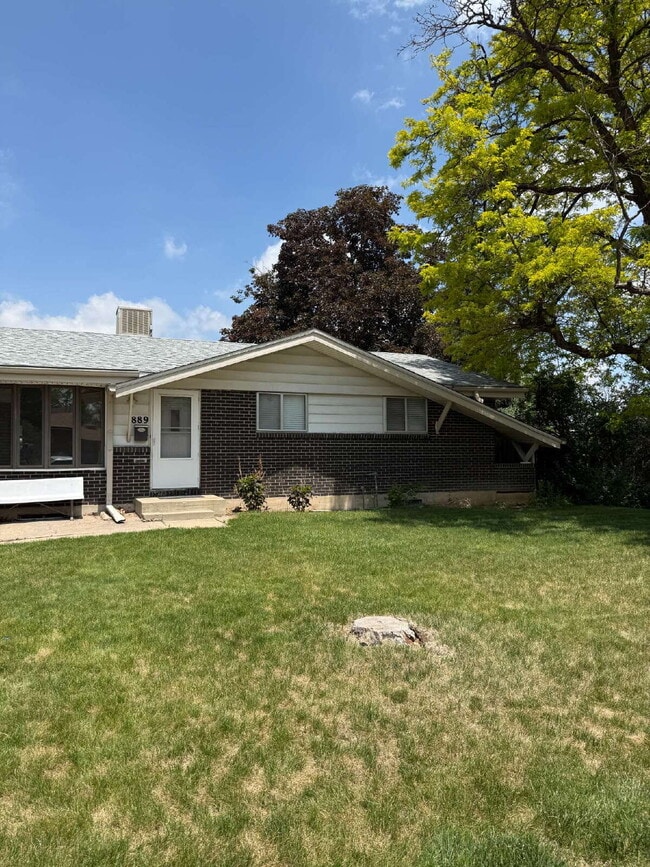 "Charming 3-Bed Home with in Northglenn!" - "Charming 3-Bed Home with in Northglenn!"