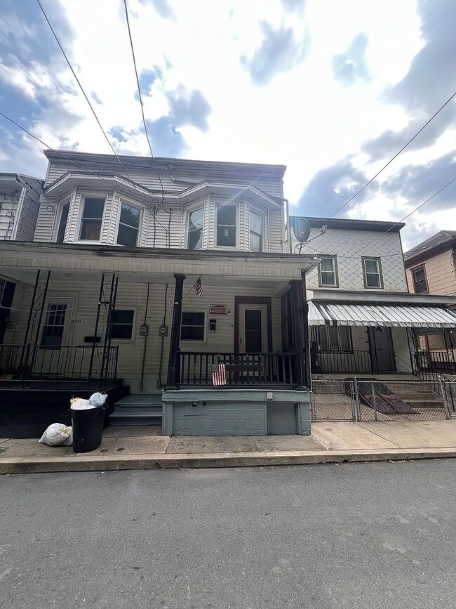 Building Photo - 143 S Rock St Unit 143 S Rock Street Rental