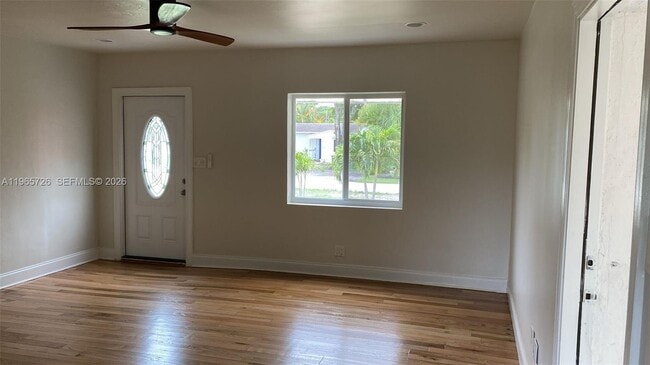 Photo - 713 SW 10th St