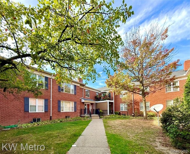 Building Photo - 27689 Echo Valley E Unit 204