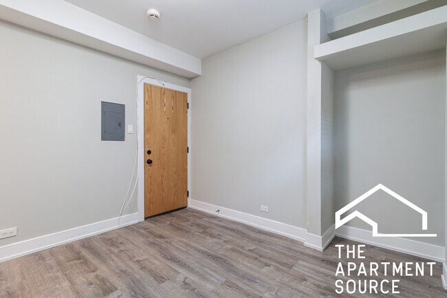 Photo - 501 W Belmont Ave Unidad 2E