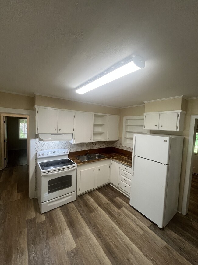 Photo - 126 W Cherry Dr