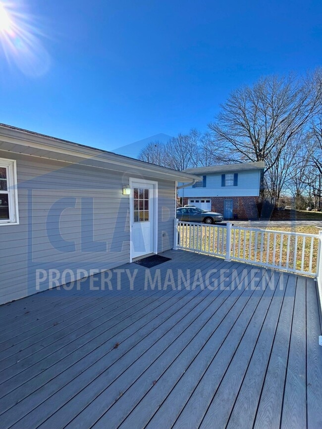 Photo - 286 Gardenia Ave NW