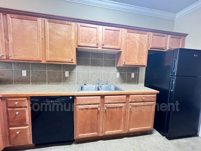 Photo - 2104 Mount Hope Alley