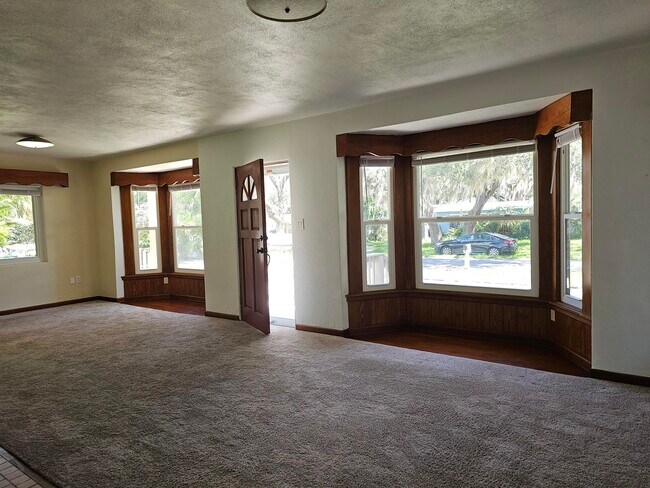 Photo - 2115 MacFarland Dr