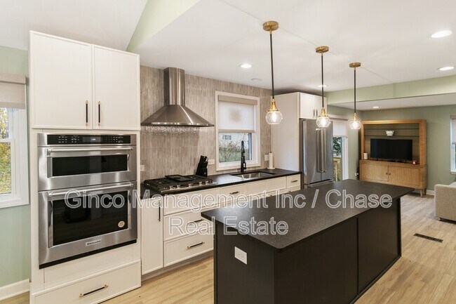 Photo - 635 E Prairie Ave