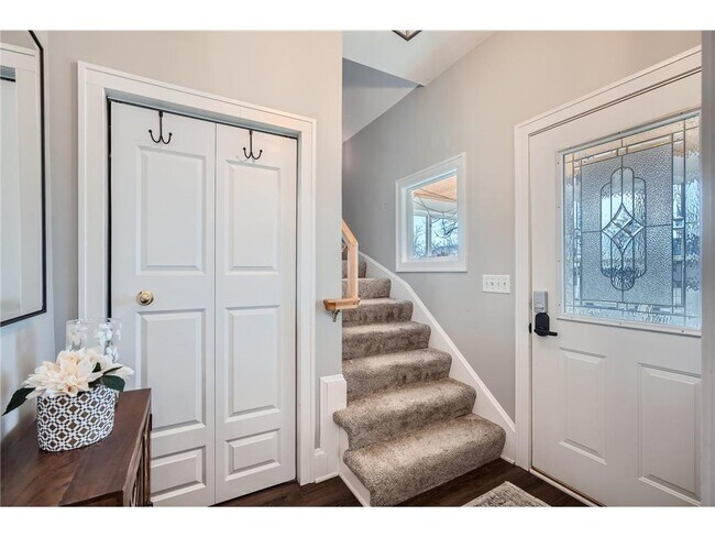 Photo - 1045 Lake St E