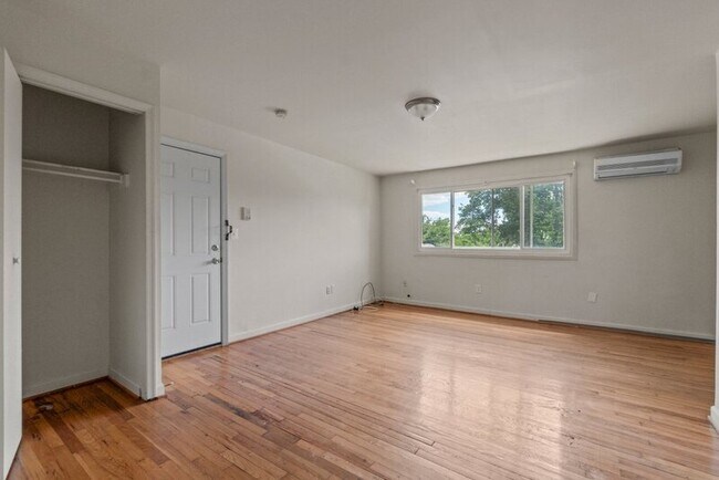 Photo - 301X Dupont Ave