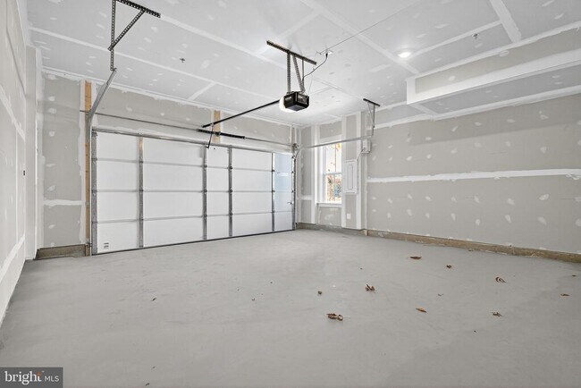 Photo - 22832 Tawny Pne Sq