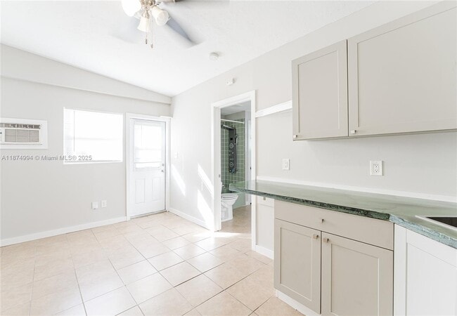 Building Photo - 1560 NE 42nd St Unit B Rental