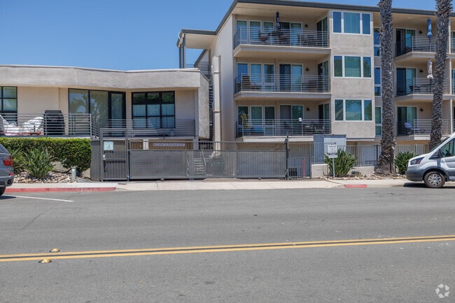 1021 Scott St - Yacht Club Condominiums