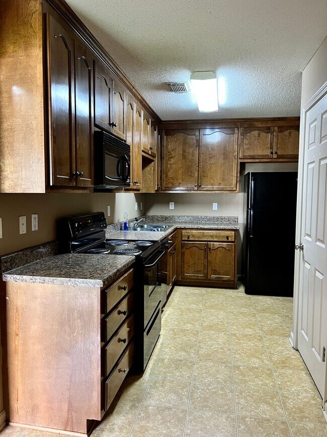 Photo - Home in Cottondale! Available to View Now!!!