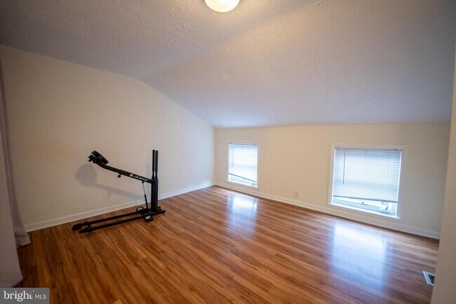 Photo - 913 W Lombard St