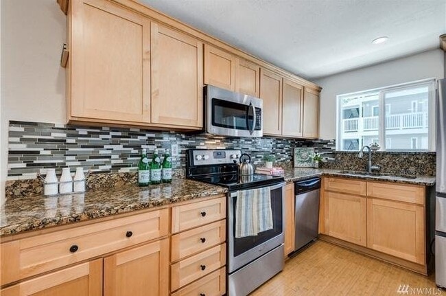 Photo - Modern Updated large Bellevue 2bd 2bath Condo!