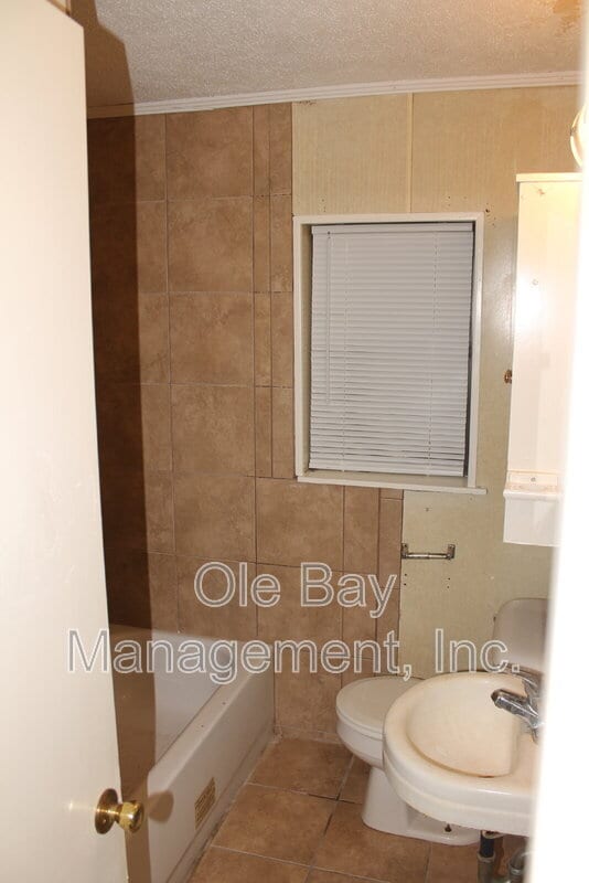 Photo - 2305 Hillwood Dr E