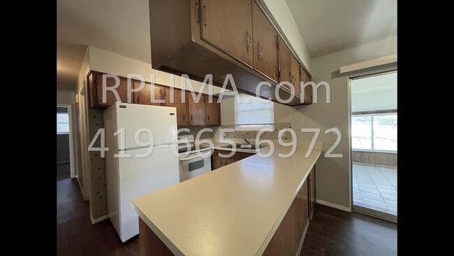 Photo - 722 MacKenzie Dr