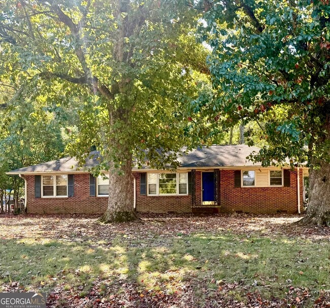 Building Photo - 170 Forest Rd