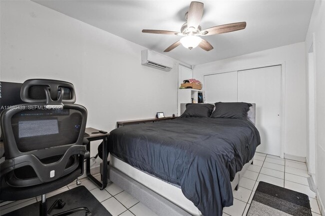 Photo - 2453 SW 17th St Unit 2