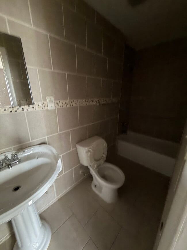 Photo - 246 Roseville Ave Unidad 1D