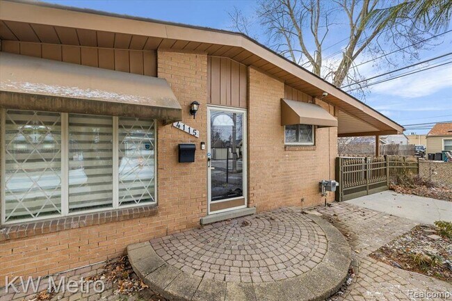 Photo - 4115 Edgeland Ave