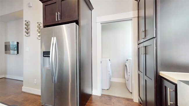 Photo - 711 Schwartz St