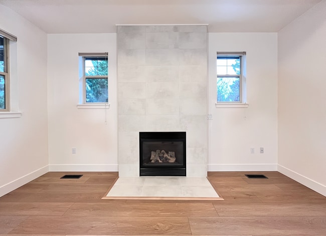 Photo - Modern Craftsman 4 Bedroom Home!