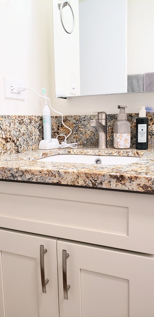 Photo - Iolani Court Plaza, Kapiolani, Renovated 1 Bederoom 1 Bathroom 1 Parking Condominium Centrally Lo...