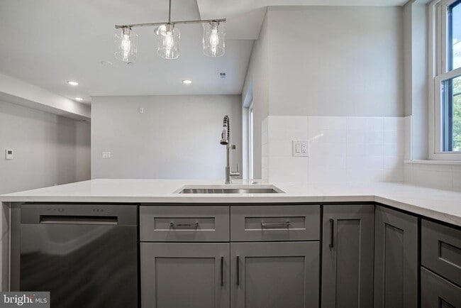 Photo - 540 S 52nd St