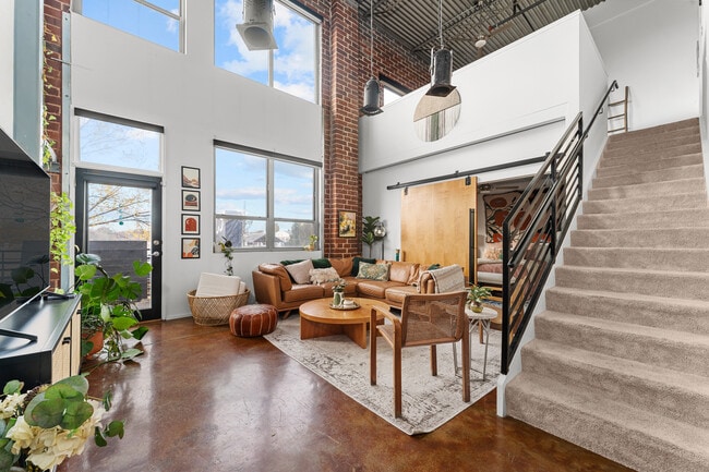 Building Photo - 195 Arizona Ave NE Unit 192