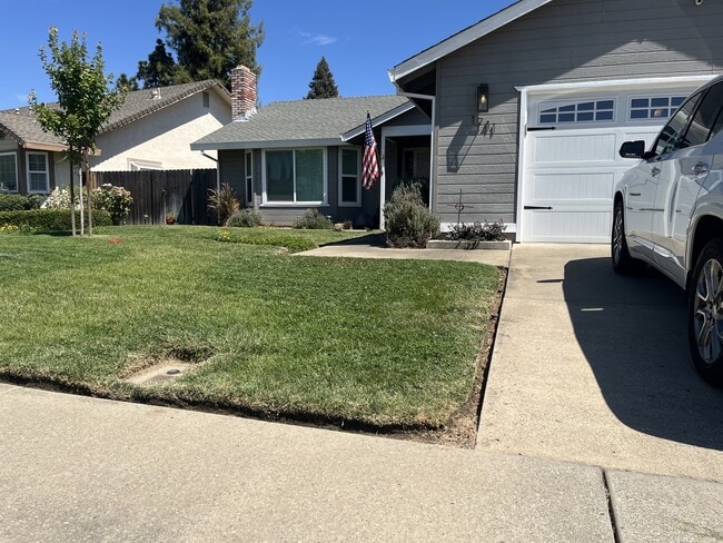 Photo - 1741 Tamarack Dr