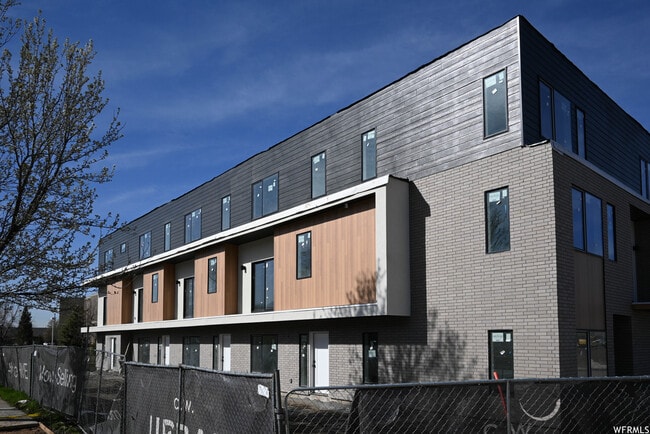 Building Photo - 493 W 620 N Unit 125