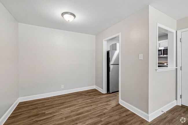 2BR, 1BA - 825SF - Dining Room