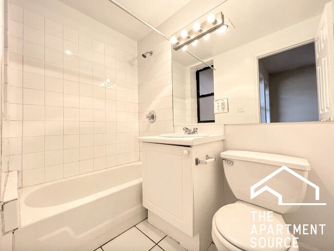 Photo - 931 W Dakin St