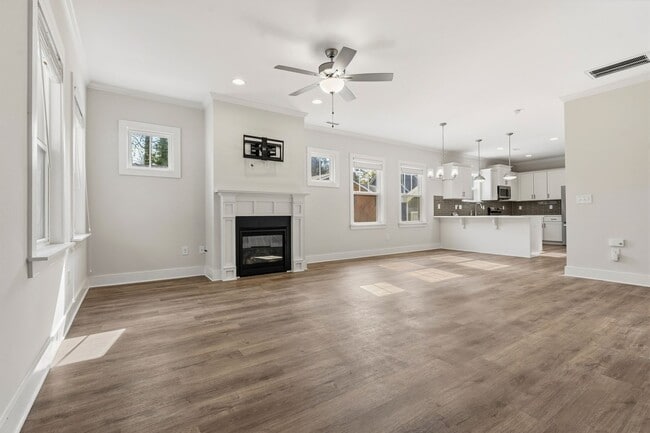 Photo - Gorgeous 4be/3ba With Fenced-In Backyard