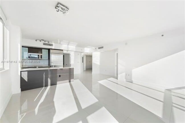 Photo - 500 Brickell Ave Unit 500 Brickell Ave # 1402