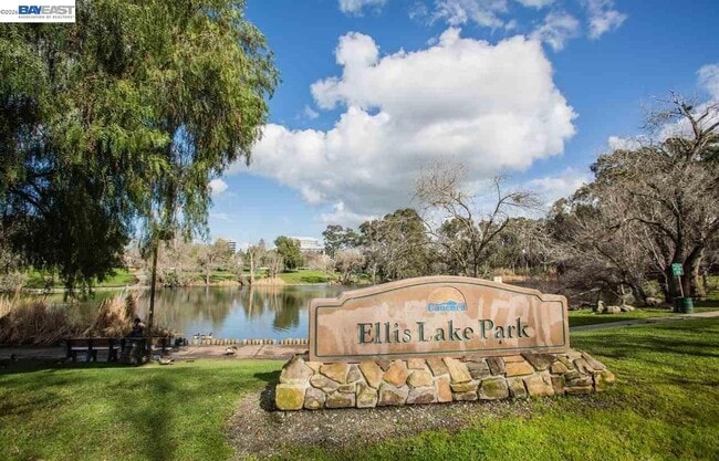 Building Photo - 1731 Ellis St Unit 54