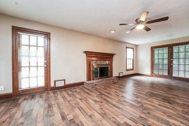 Photo - 3550 Spring Creek Cir