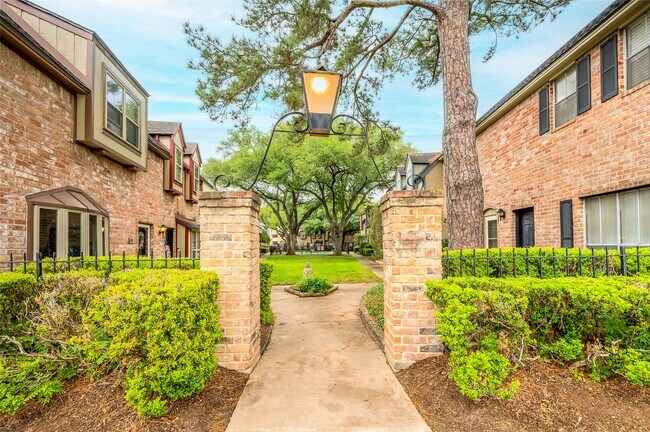 Photo - 14723 Barryknoll Ln Unit 107