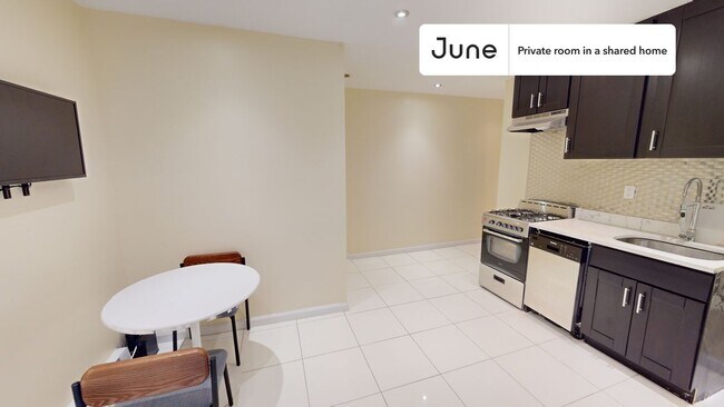 Room in Shared 6 bed/3 bath home in Upper West Side