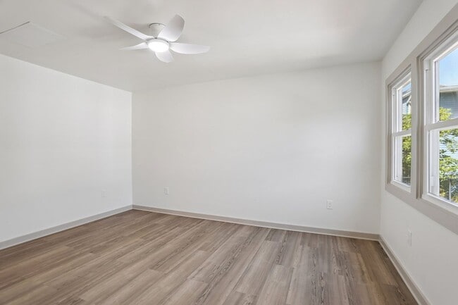 Photo - 720 Spain St