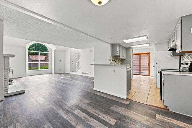 Photo - $2,295.95 - 2 Bed, 2.5 Bath Garden Unit in Aurora with Central AC and In Unit Laundry!