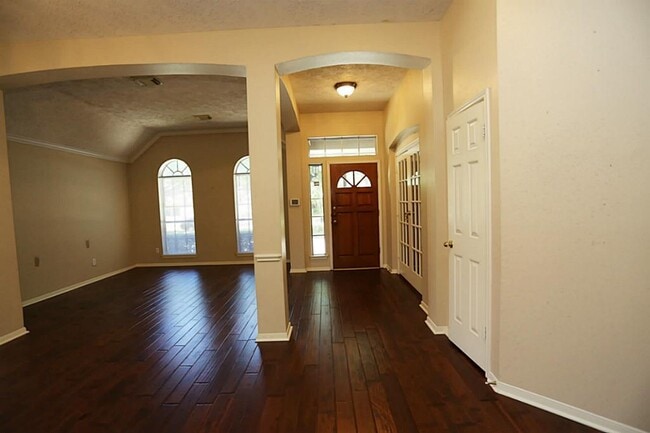 Photo - 1718 Calmar Dr