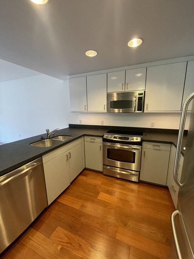 Building Photo - 451 Kansas St Unit 378 Rental