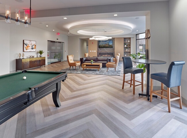 Photo - Avenue & Green