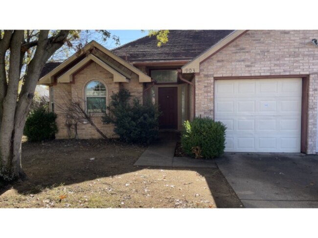 Building Photo - Nicely Updated Single Story in Cedar Hill Rental