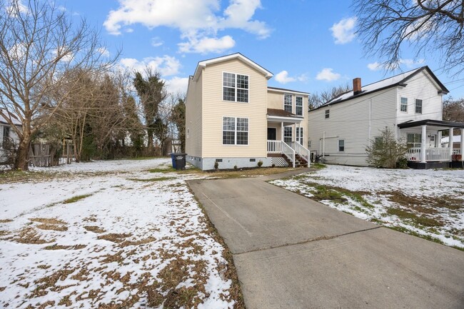 Photo - Portsmouth/5 bed 2 bath/Ready for quick move in!!